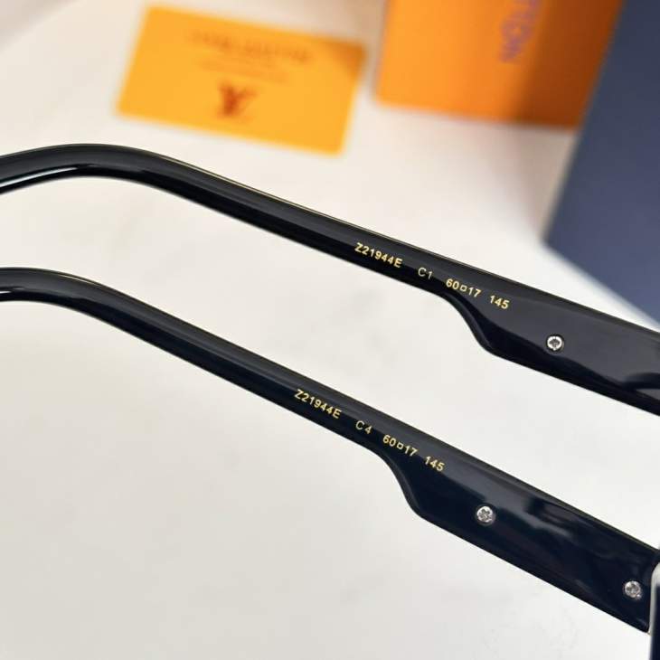 Picture of Louis Vuitton Sunglasses _SKUfw77121261fw